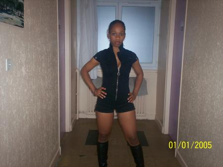 elle c ma sassounette c une fille cool mais parfois chiente ne change ma sassou kiss