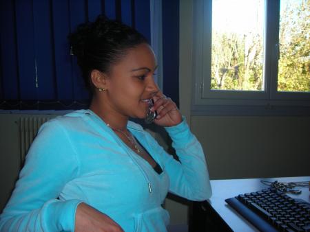 me ua tel coup de fil urgent lol lacher vos coms